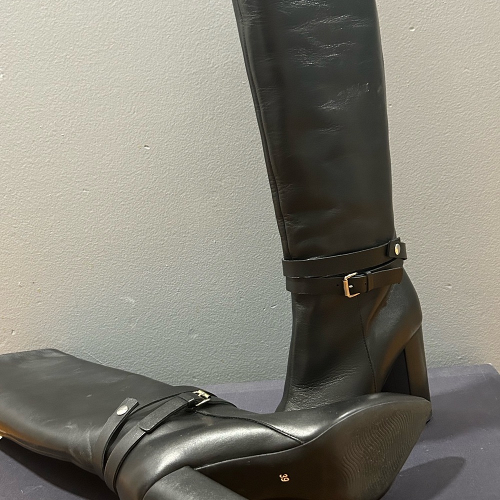 Black Booth - image 2